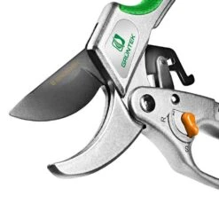 Ciseaux De Jardin Cacatoes Avec Cliquet Pivotant 215 Mm -AONA Gardena Magasin 64798cc314de79.98911219